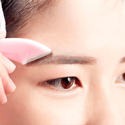 Set of 3 Eyebrow Trimmers – Precision, Practicality and Delicacy